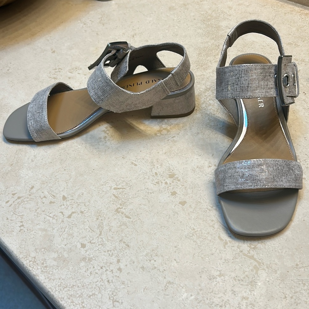 New Donald Pliner Pewter Sandals 7 1/2